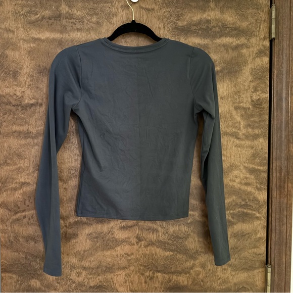 NWOT Hollister Women’s Seamless Fabric Long Sleeve Crew Top - Small Long - Picture 3 of 4